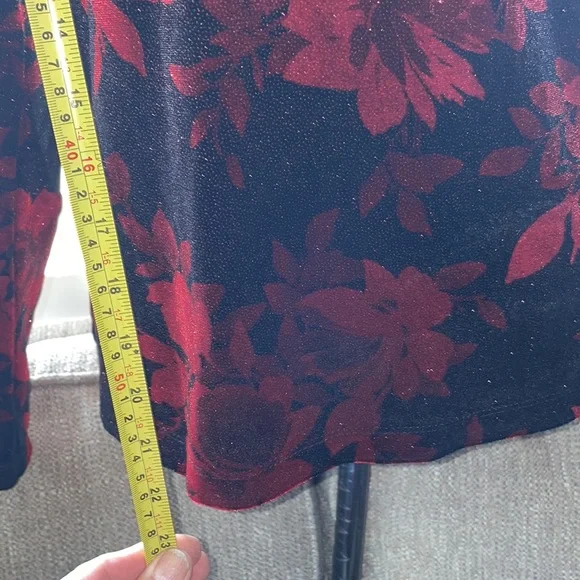 WHITE STAG Beautiful shiny maroon top - Picture 3 of 6